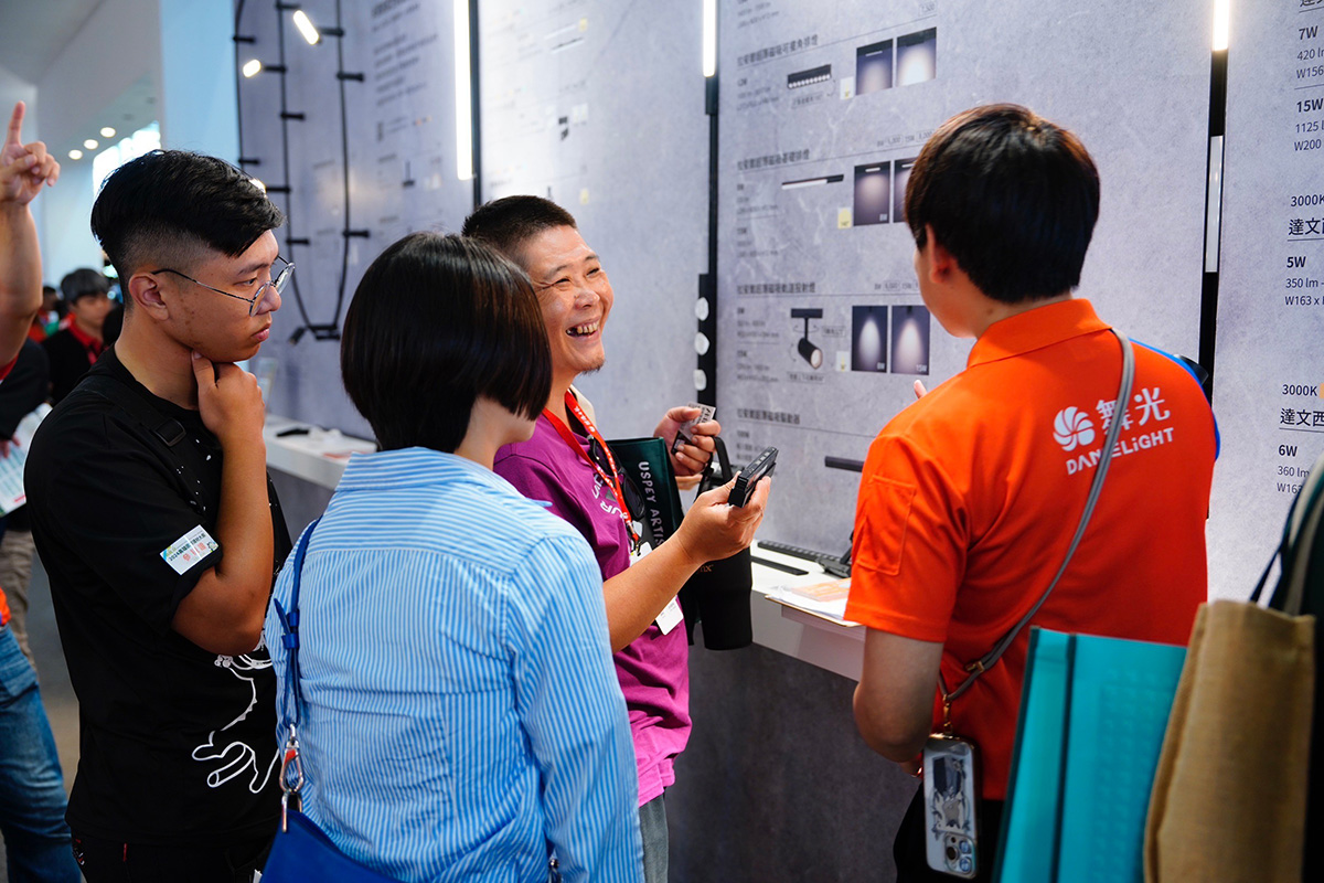 LINE_ALBUM_1130906-09建材展Day3_240909_111-1200