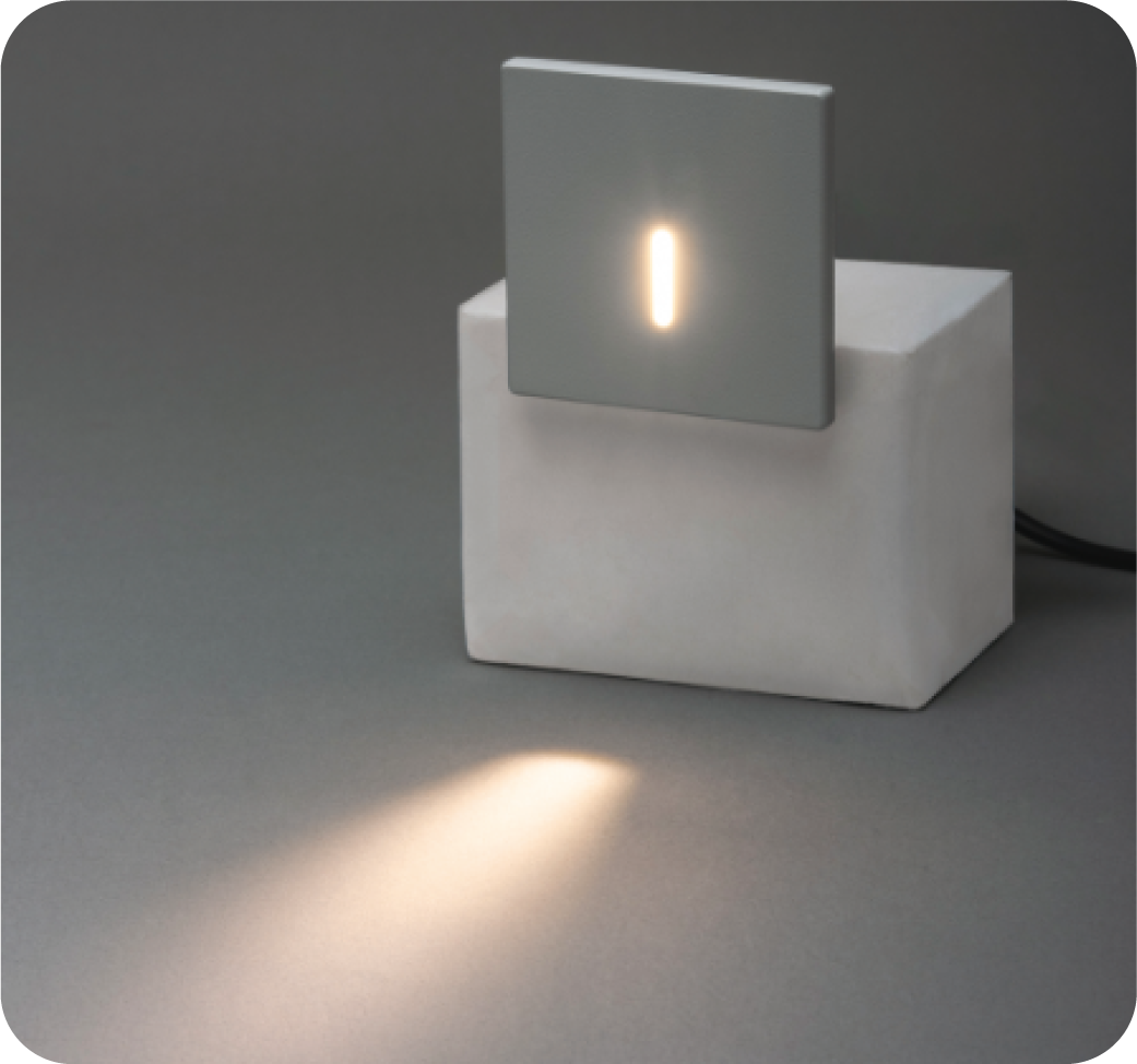 202510-迪克踢腳燈_官網圖文-v01_光型-直線孔