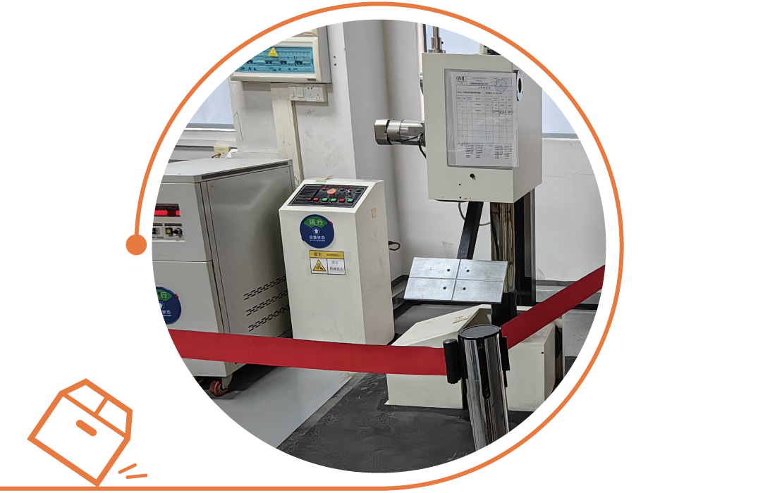 模擬運輸與摔落情況，確保包裝能完整保護燈具。