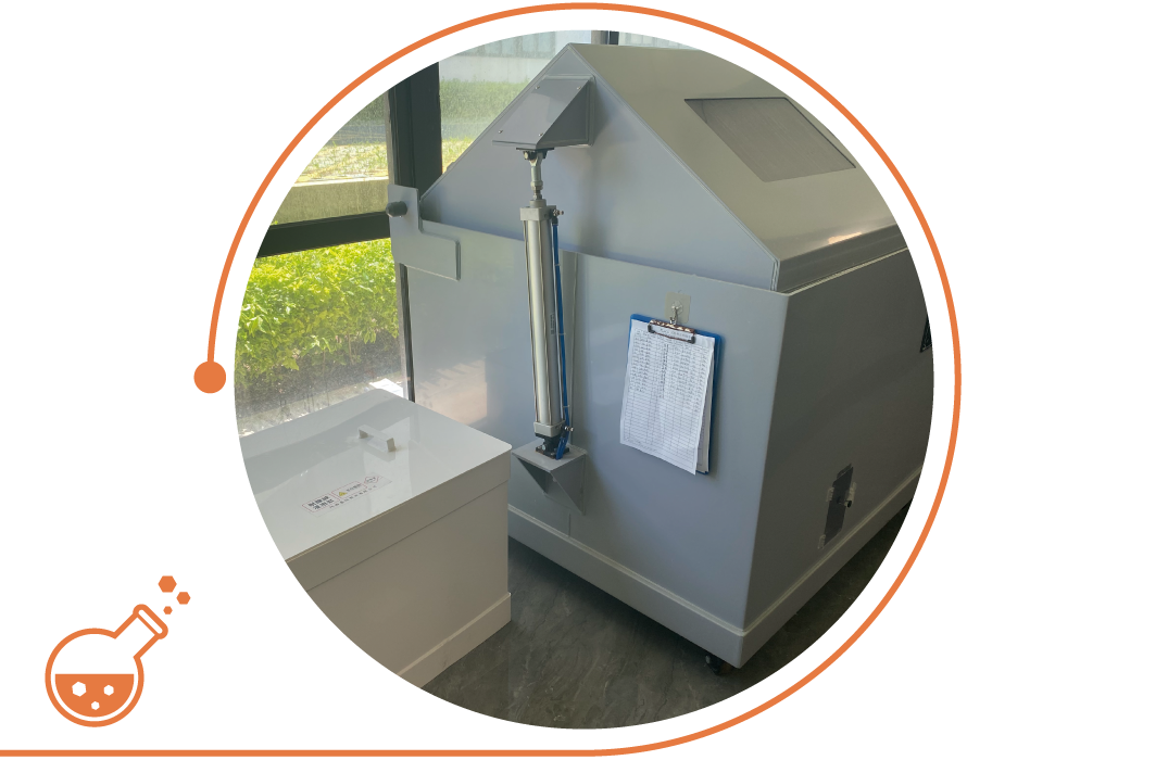 模擬沿海地區環境，驗證外殼材質防鏽與抗腐蝕效果，確保燈具持久耐用。